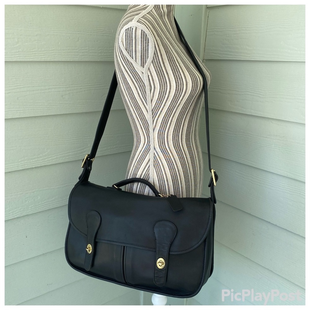 RARE Vintage 80’s Collector Condition Coach Courier Bag # 9800 in Black Leather.